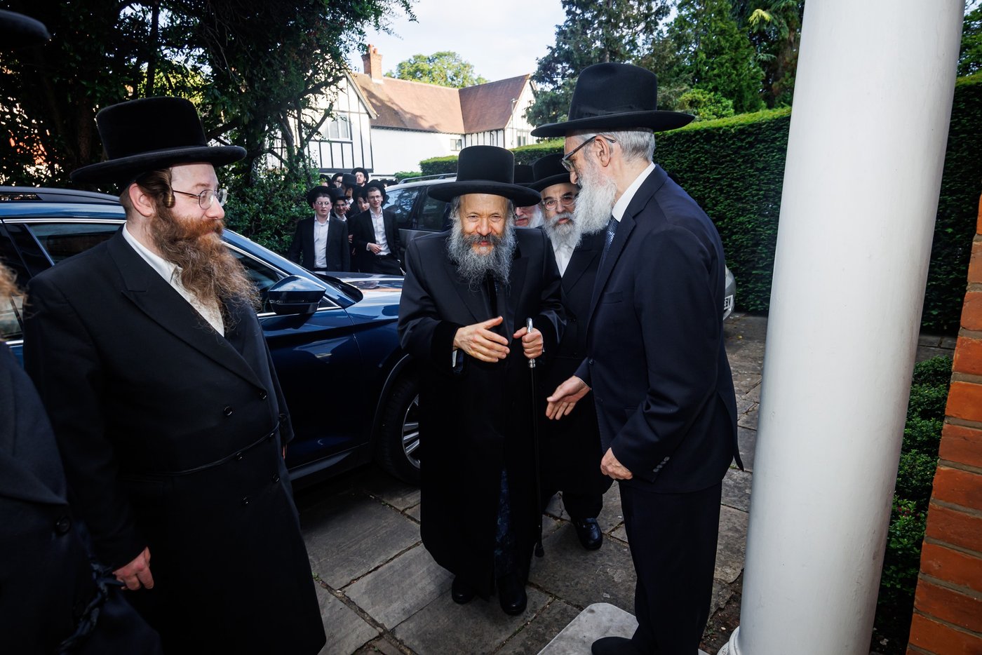 האדמו"ר מבאבוב 45 בביקור הוד בלונדון