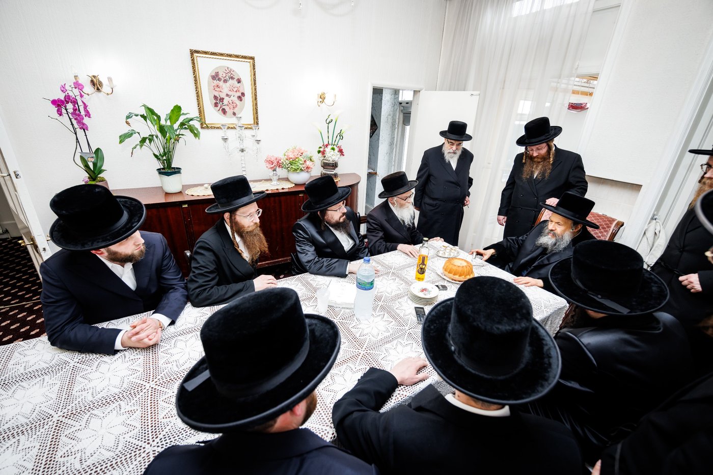 האדמו"ר מבאבוב 45 בביקור הוד בלונדון