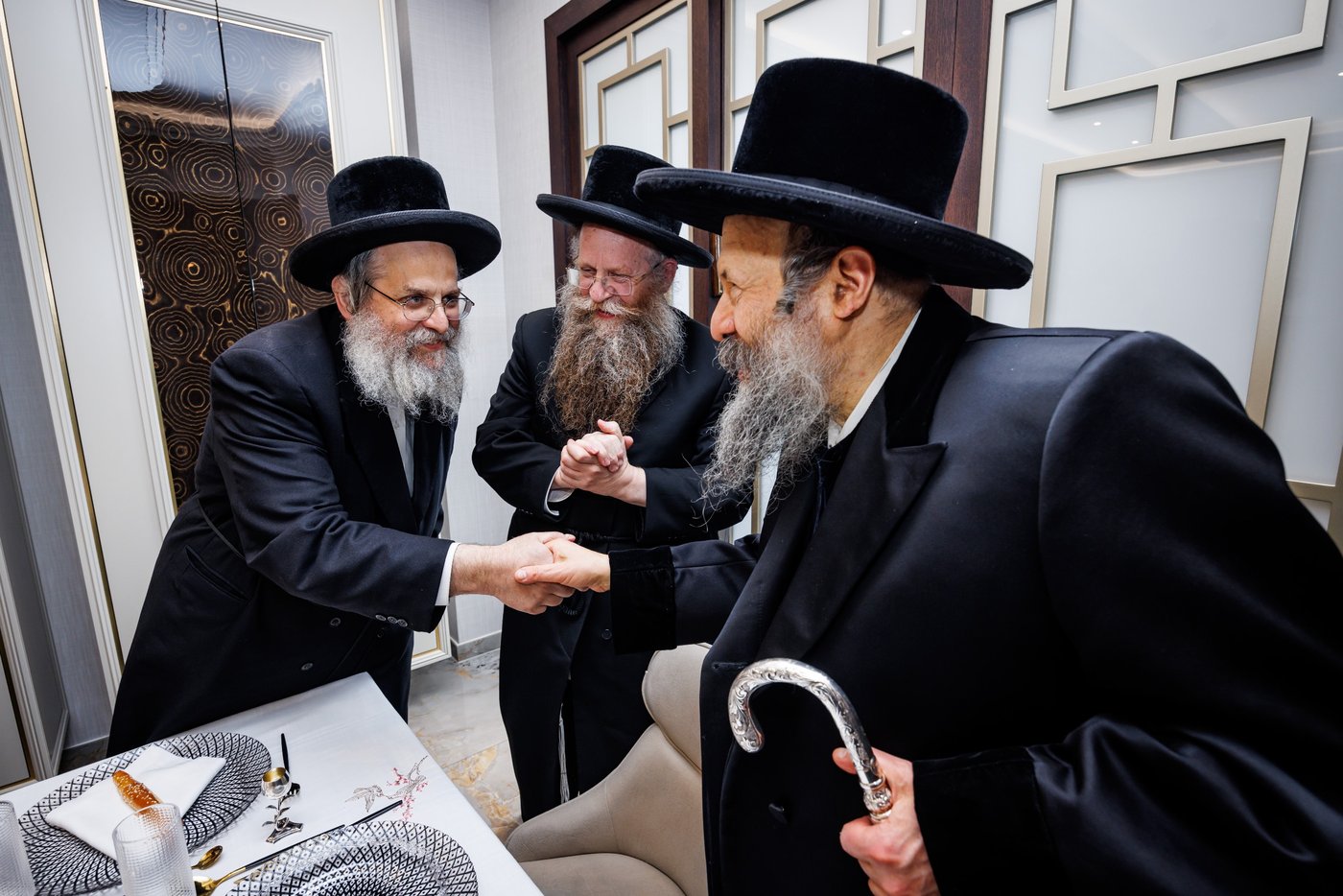האדמו"ר מבאבוב 45 בביקור הוד בלונדון