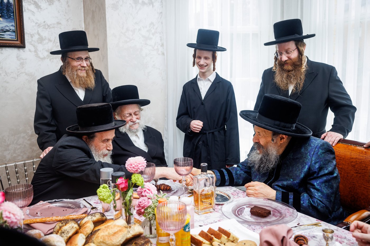 האדמו"ר מבאבוב 45 בביקור הוד בלונדון