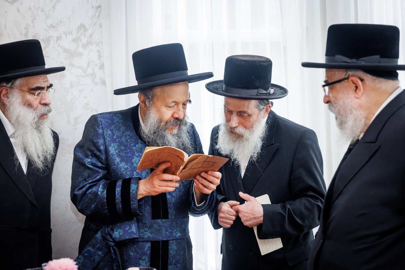 האדמו"ר מבאבוב 45 בביקור הוד בלונדון