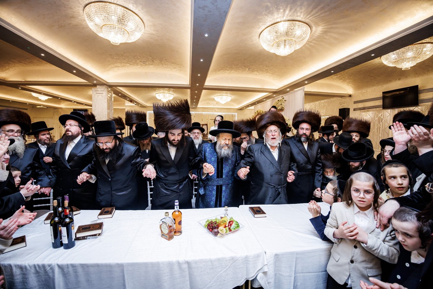 האדמו"ר מבאבוב 45 בביקור הוד בלונדון