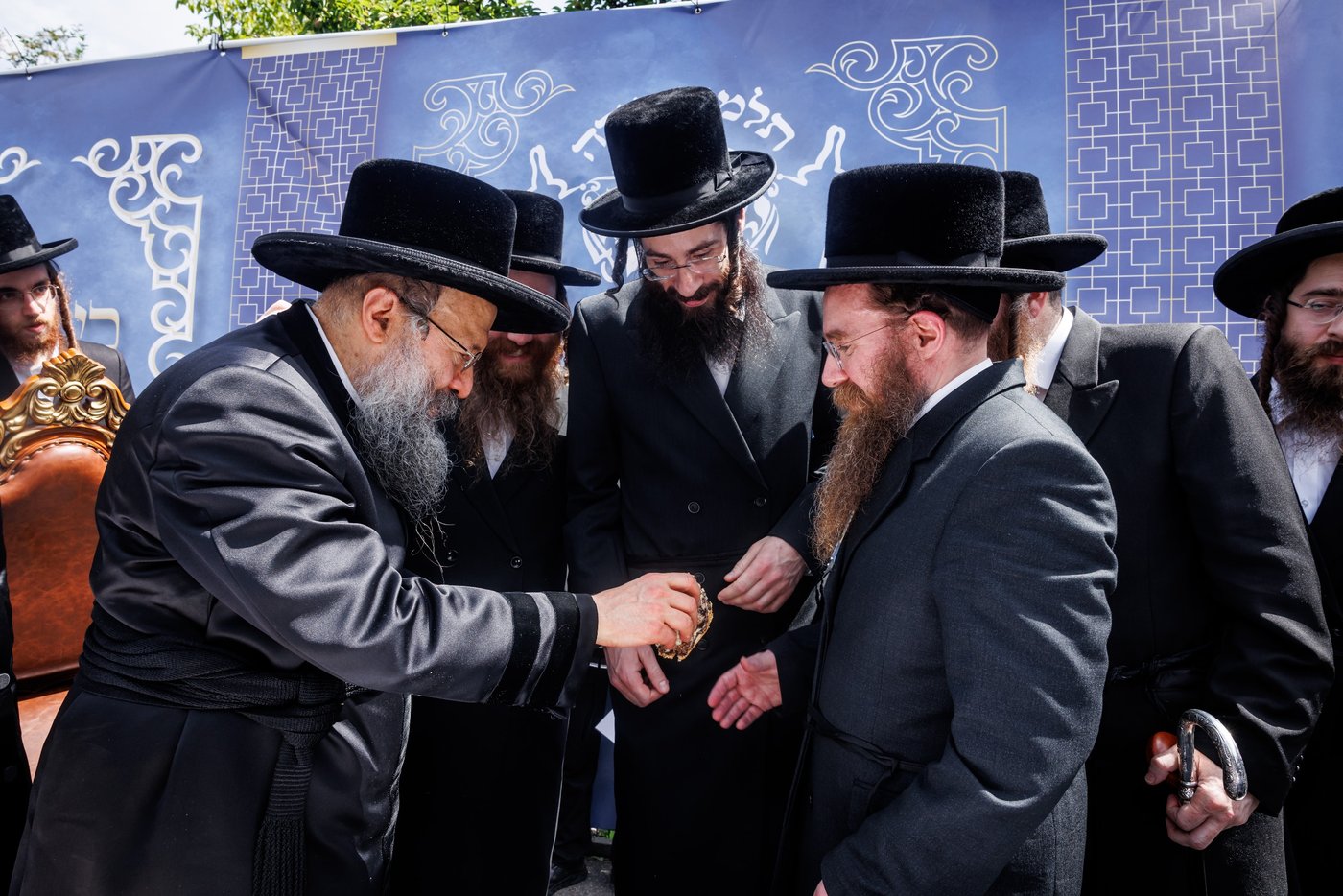 האדמו"ר מבאבוב 45 בביקור הוד בלונדון