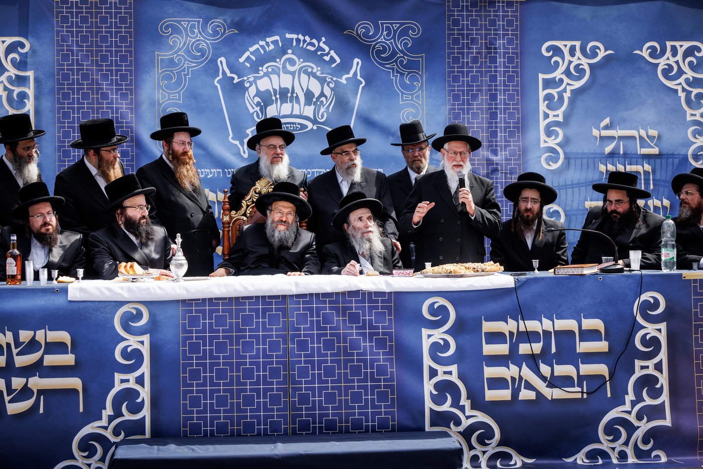 האדמו"ר מבאבוב 45 בביקור הוד בלונדון