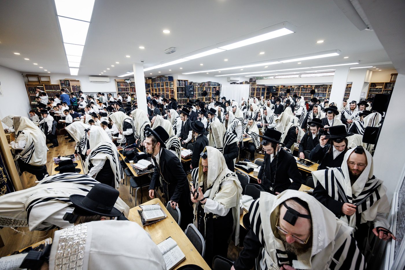 האדמו"ר מבאבוב 45 בביקור הוד בלונדון