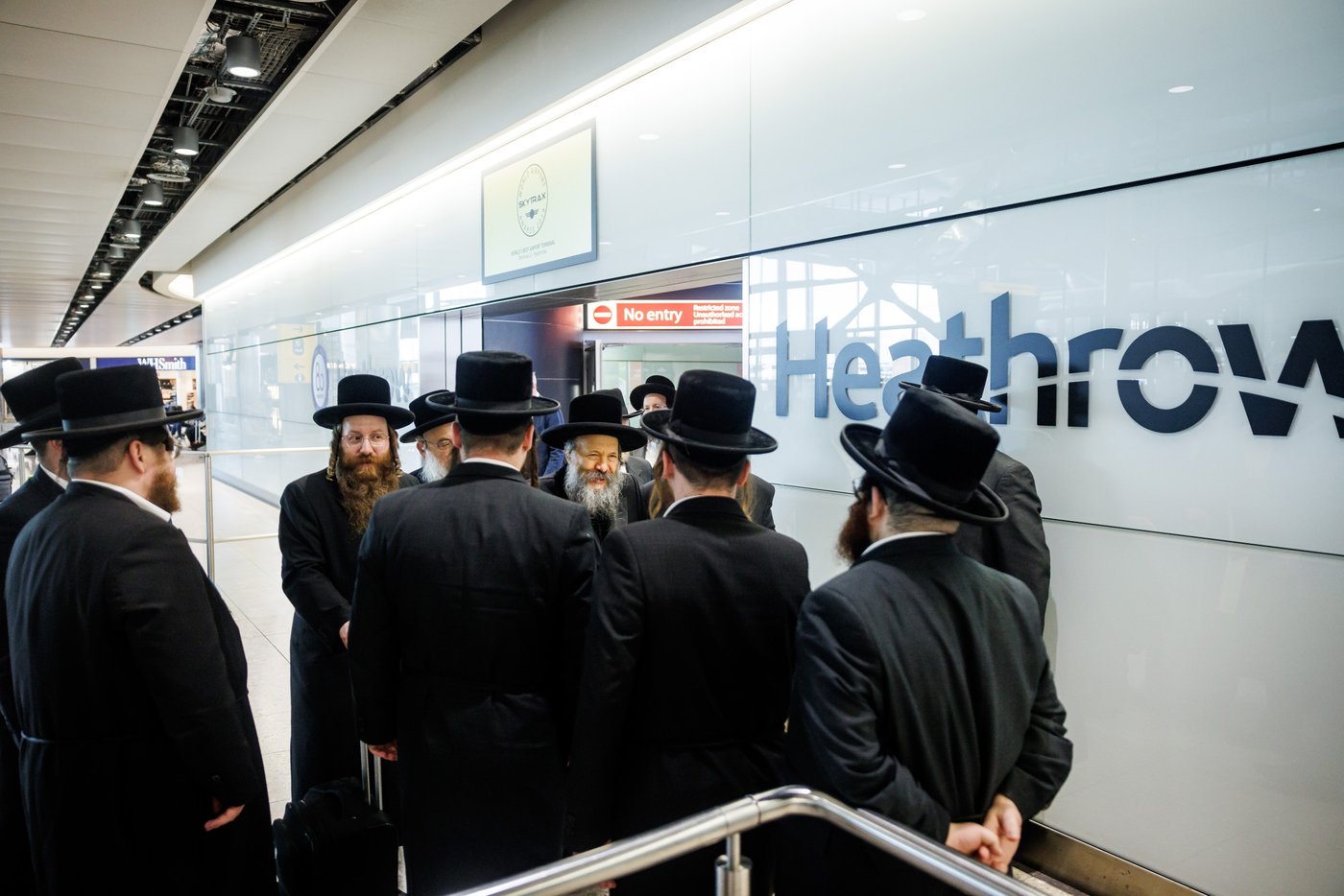 האדמו"ר מבאבוב 45 בביקור הוד בלונדון