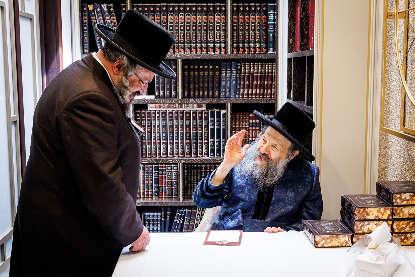 האדמו"ר מבאבוב 45 בביקור הוד בלונדון