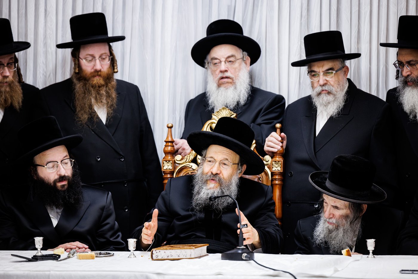 האדמו"ר מבאבוב 45 בביקור הוד בלונדון