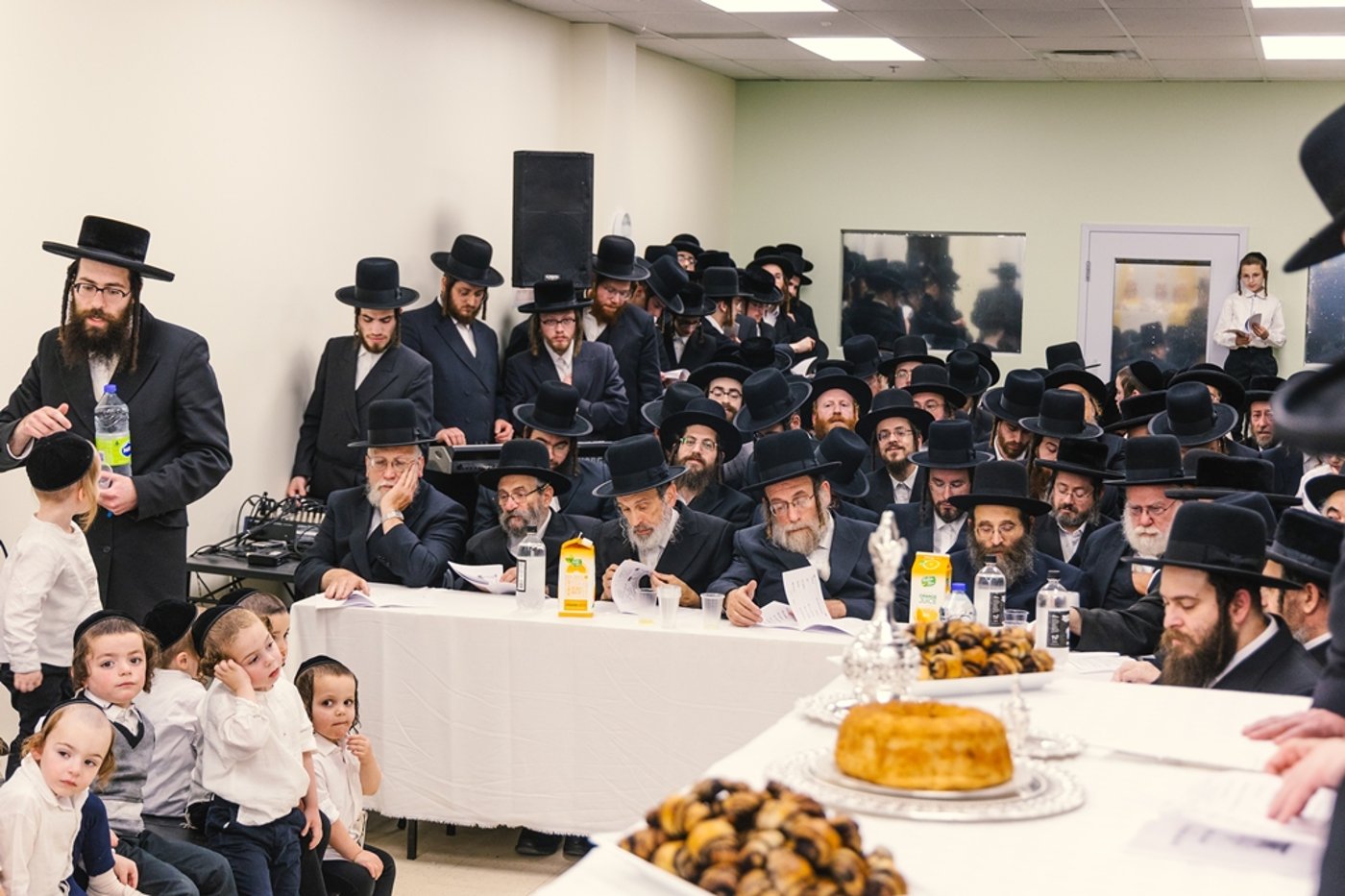 האדמו"ר מסאטמר בחומש סעודה במונטריאול