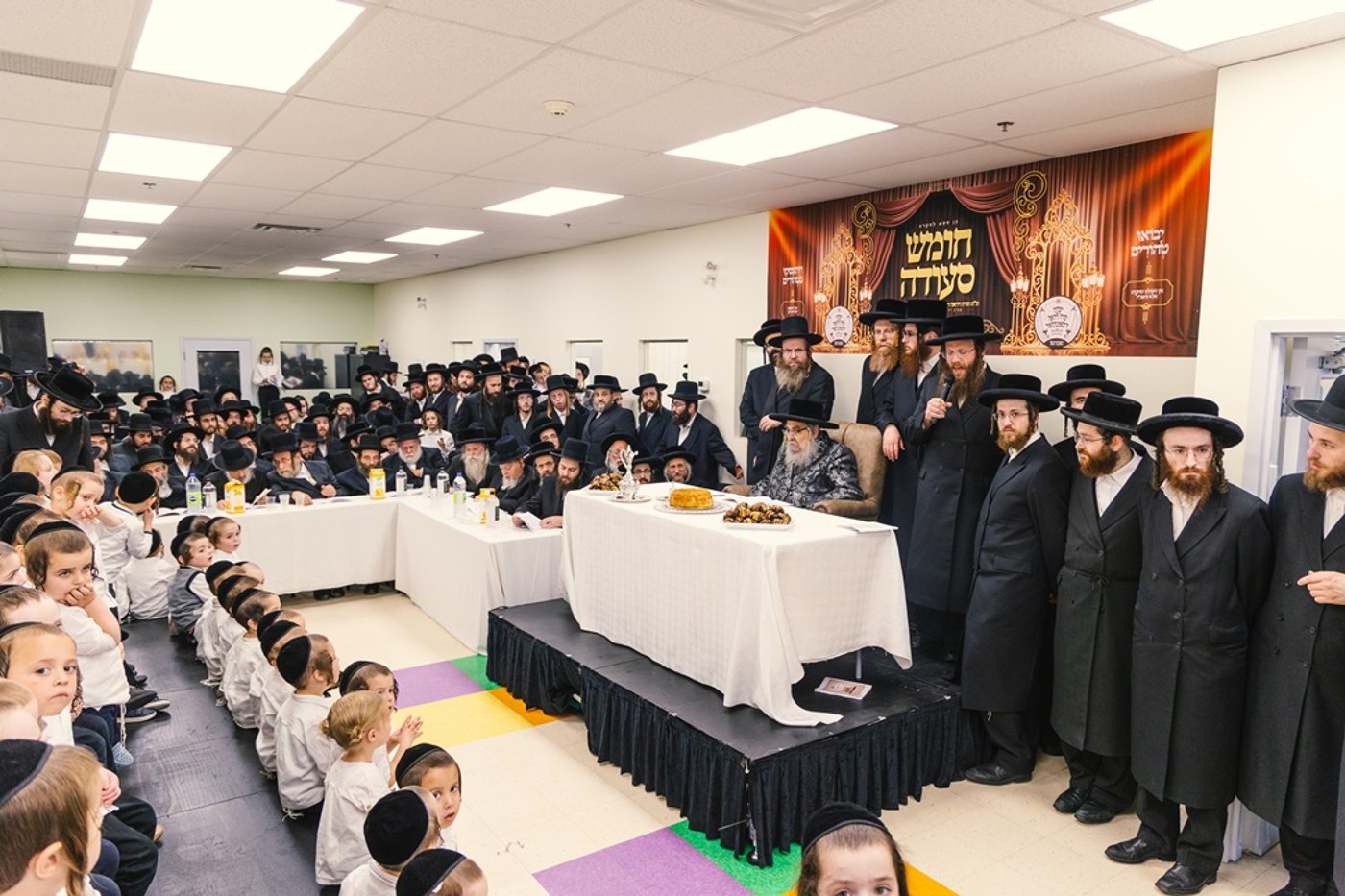 האדמו"ר מסאטמר בחומש סעודה במונטריאול
