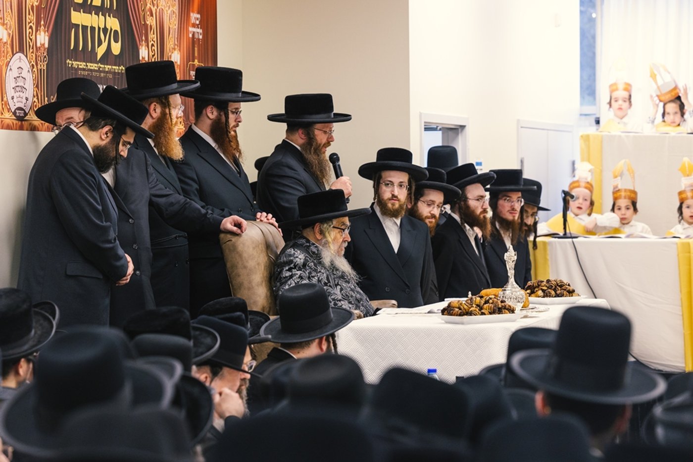 האדמו"ר מסאטמר בחומש סעודה במונטריאול