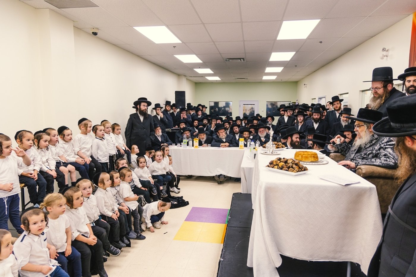 האדמו"ר מסאטמר בחומש סעודה במונטריאול