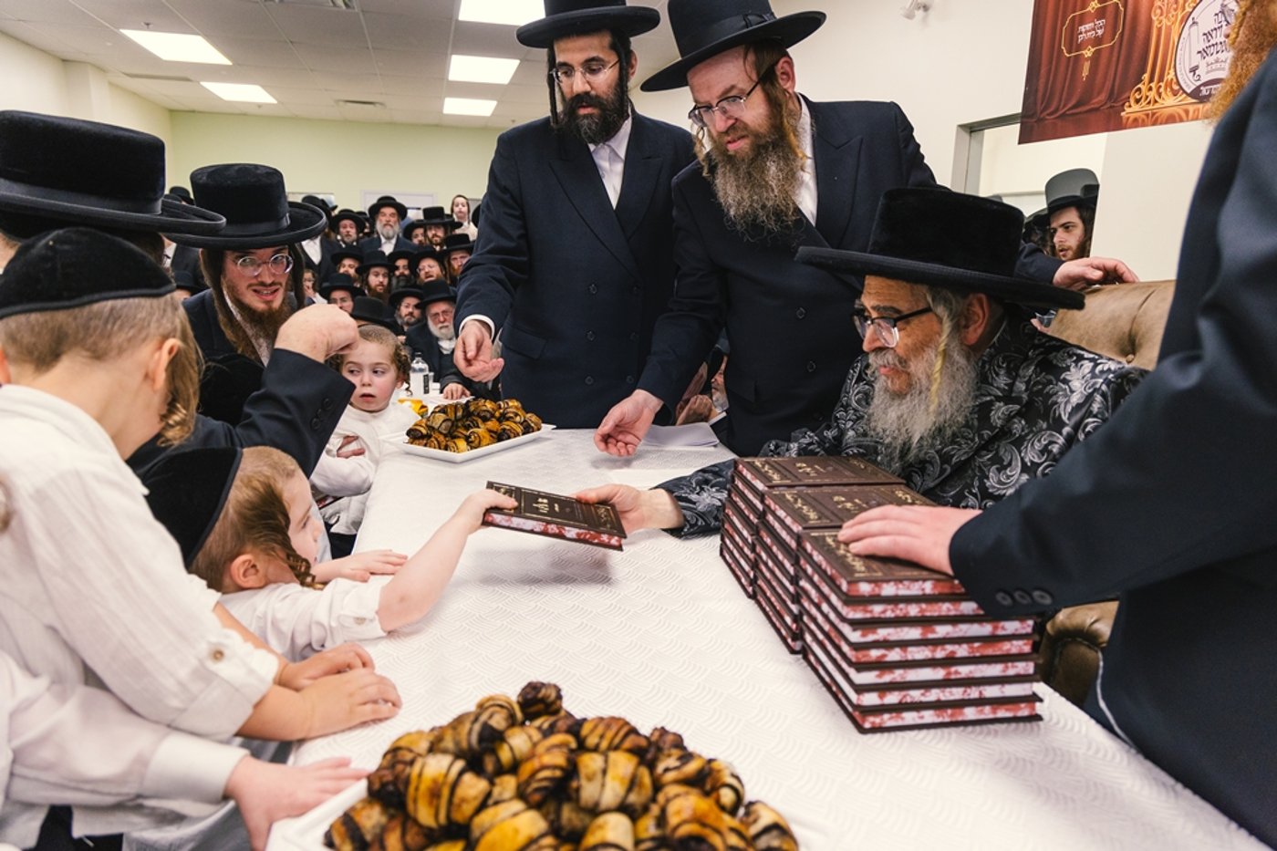 האדמו"ר מסאטמר בחומש סעודה במונטריאול