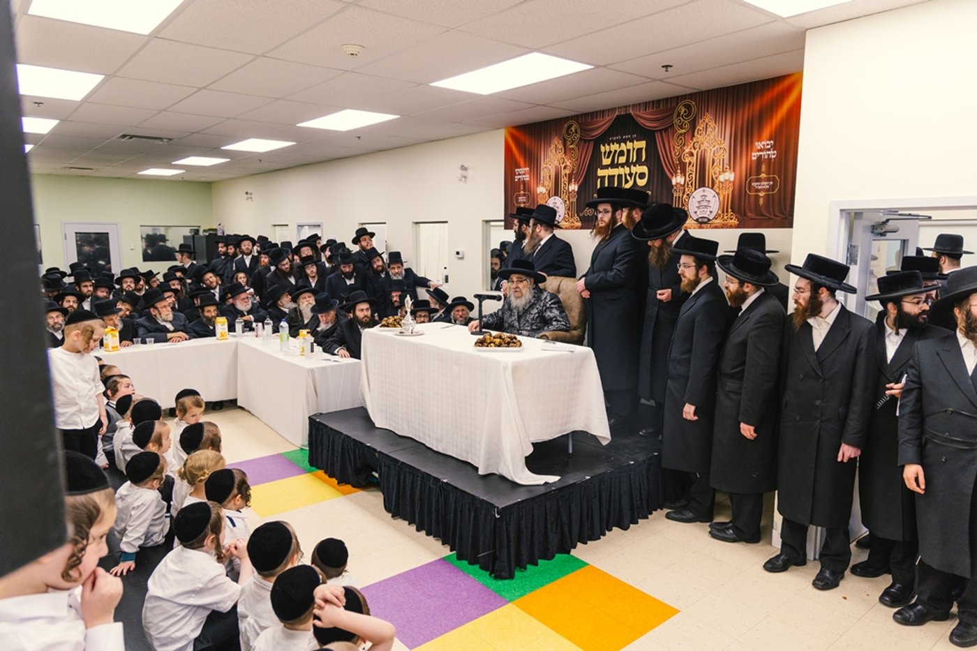 האדמו"ר מסאטמר בחומש סעודה במונטריאול
