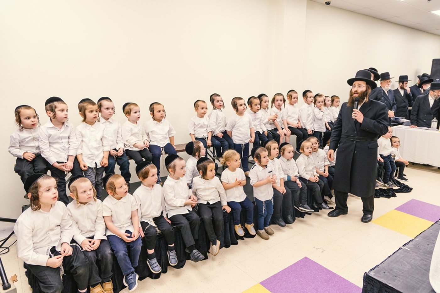 האדמו"ר מסאטמר בחומש סעודה במונטריאול