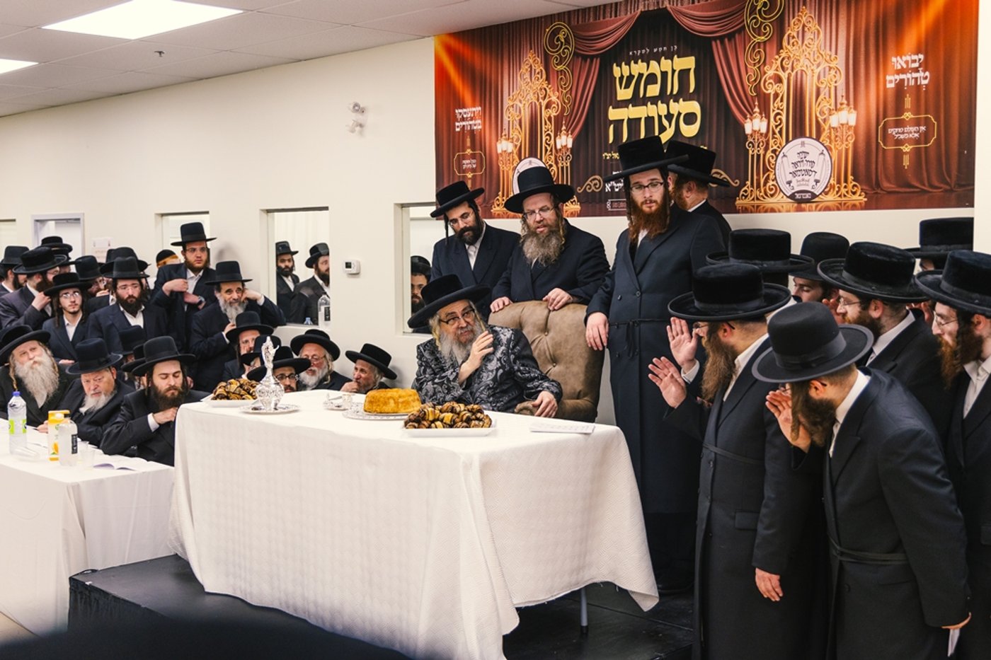 האדמו"ר מסאטמר בחומש סעודה במונטריאול