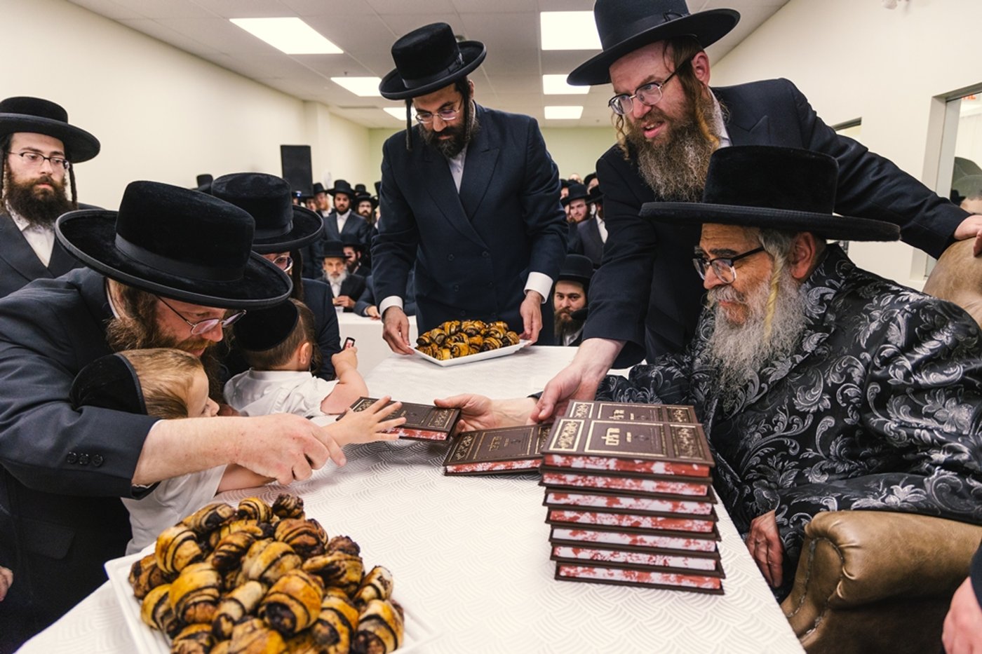 האדמו"ר מסאטמר בחומש סעודה במונטריאול