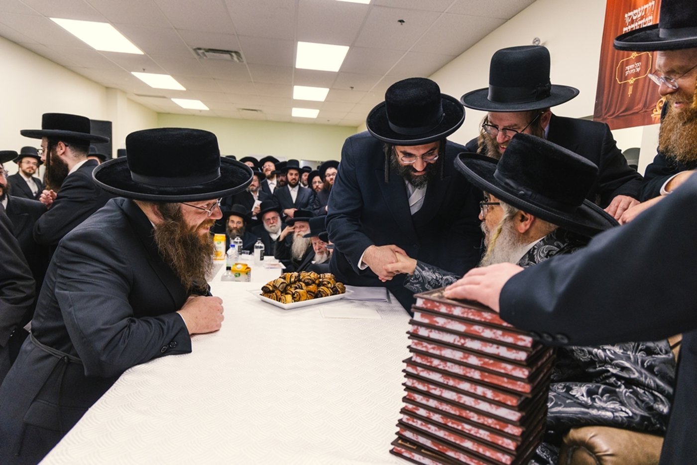 האדמו"ר מסאטמר בחומש סעודה במונטריאול