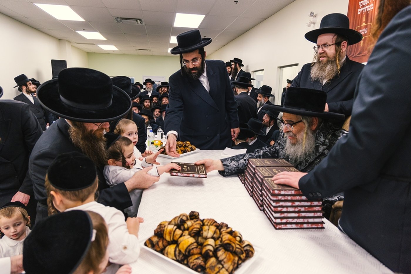 האדמו"ר מסאטמר בחומש סעודה במונטריאול