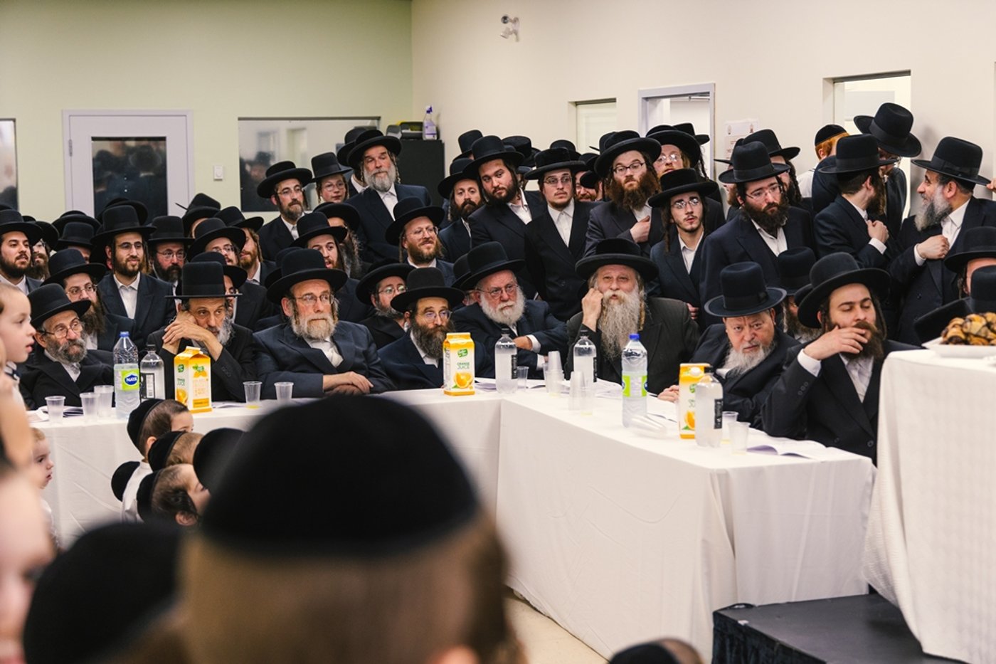 האדמו"ר מסאטמר בחומש סעודה במונטריאול