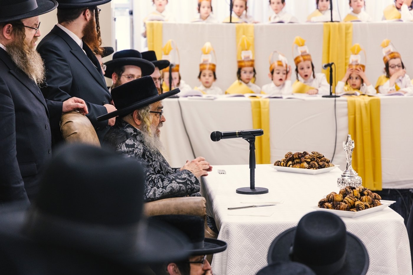 האדמו"ר מסאטמר בחומש סעודה במונטריאול