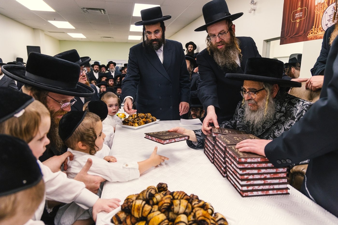 האדמו"ר מסאטמר בחומש סעודה במונטריאול