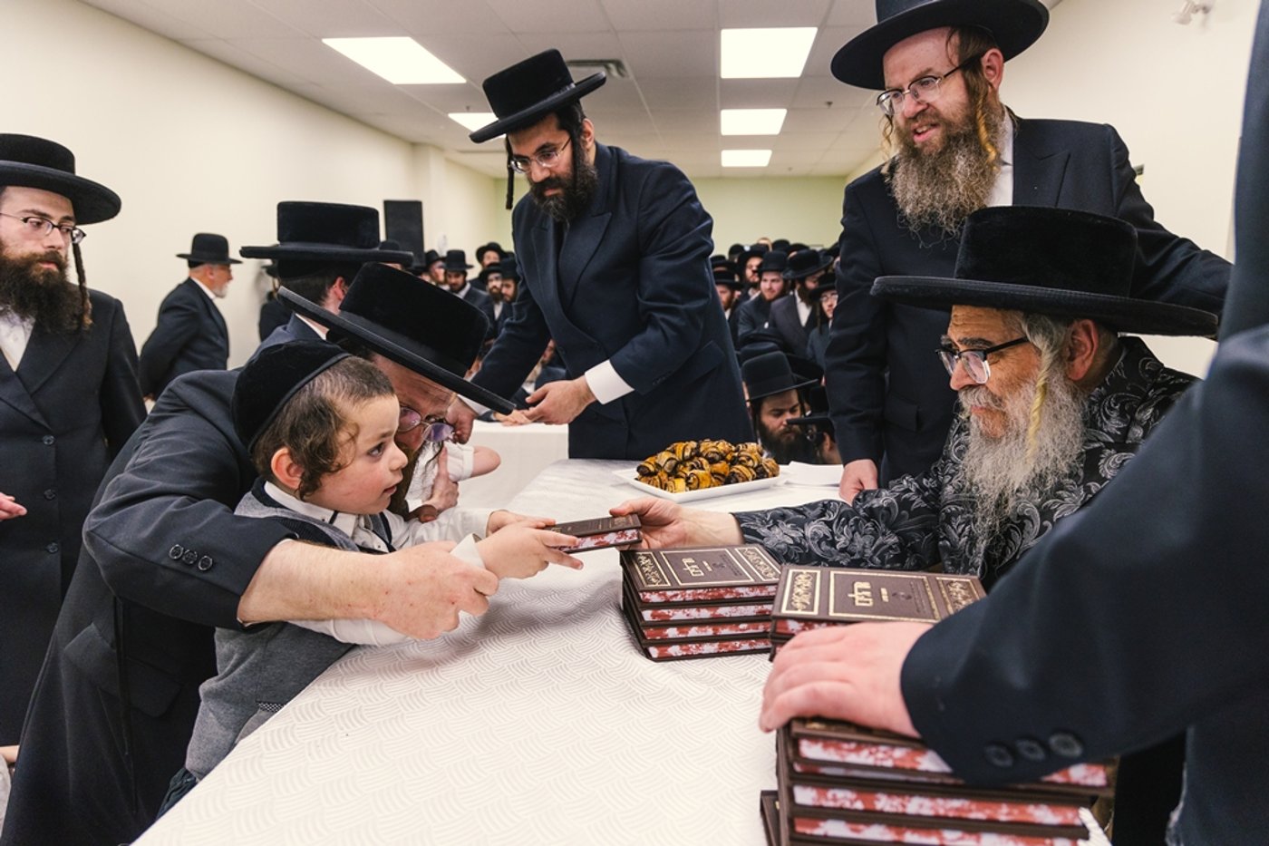 האדמו"ר מסאטמר בחומש סעודה במונטריאול