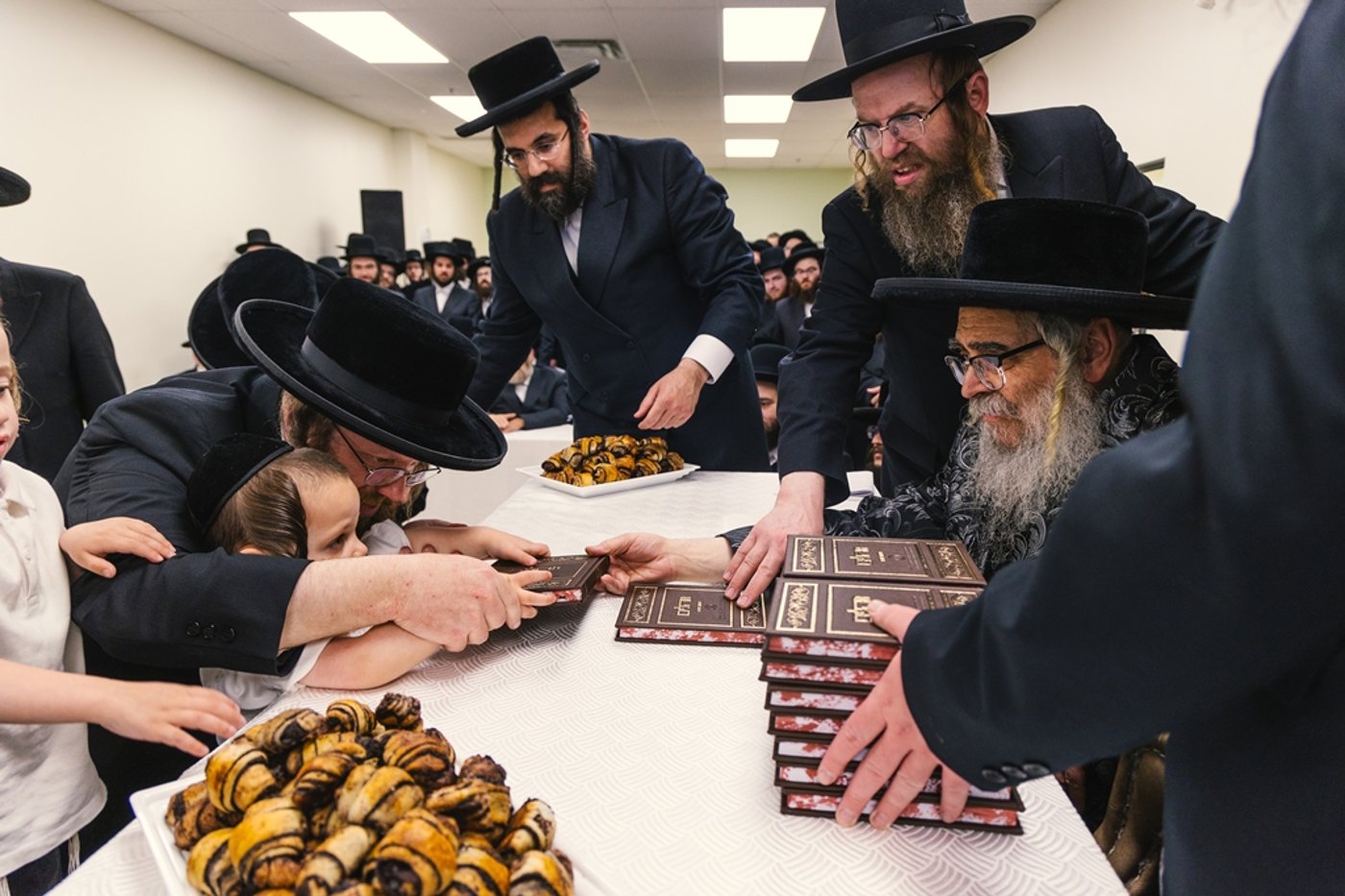 האדמו"ר מסאטמר בחומש סעודה במונטריאול
