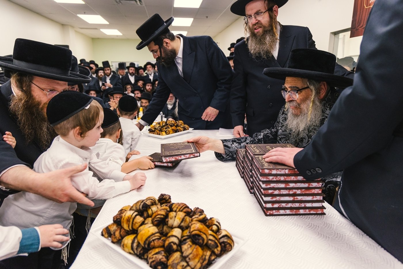האדמו"ר מסאטמר בחומש סעודה במונטריאול
