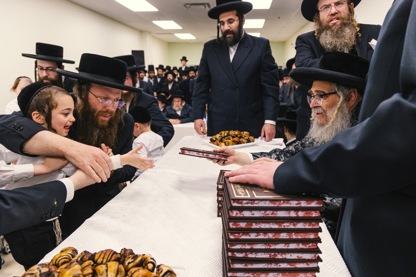 האדמו"ר מסאטמר בחומש סעודה במונטריאול