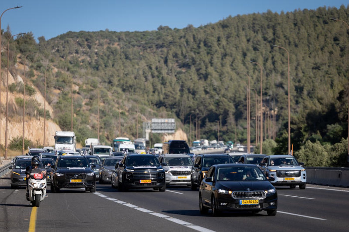 אלימות חסרת רסן הופעלה, קרוב לרבבת כלי רכב נעו בשיירות איטיות לכלא | המראות מ"מחאת הרכבים"