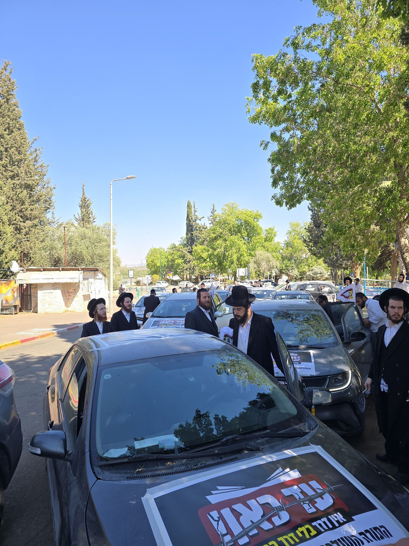 הרכבים ביציאה למחאה