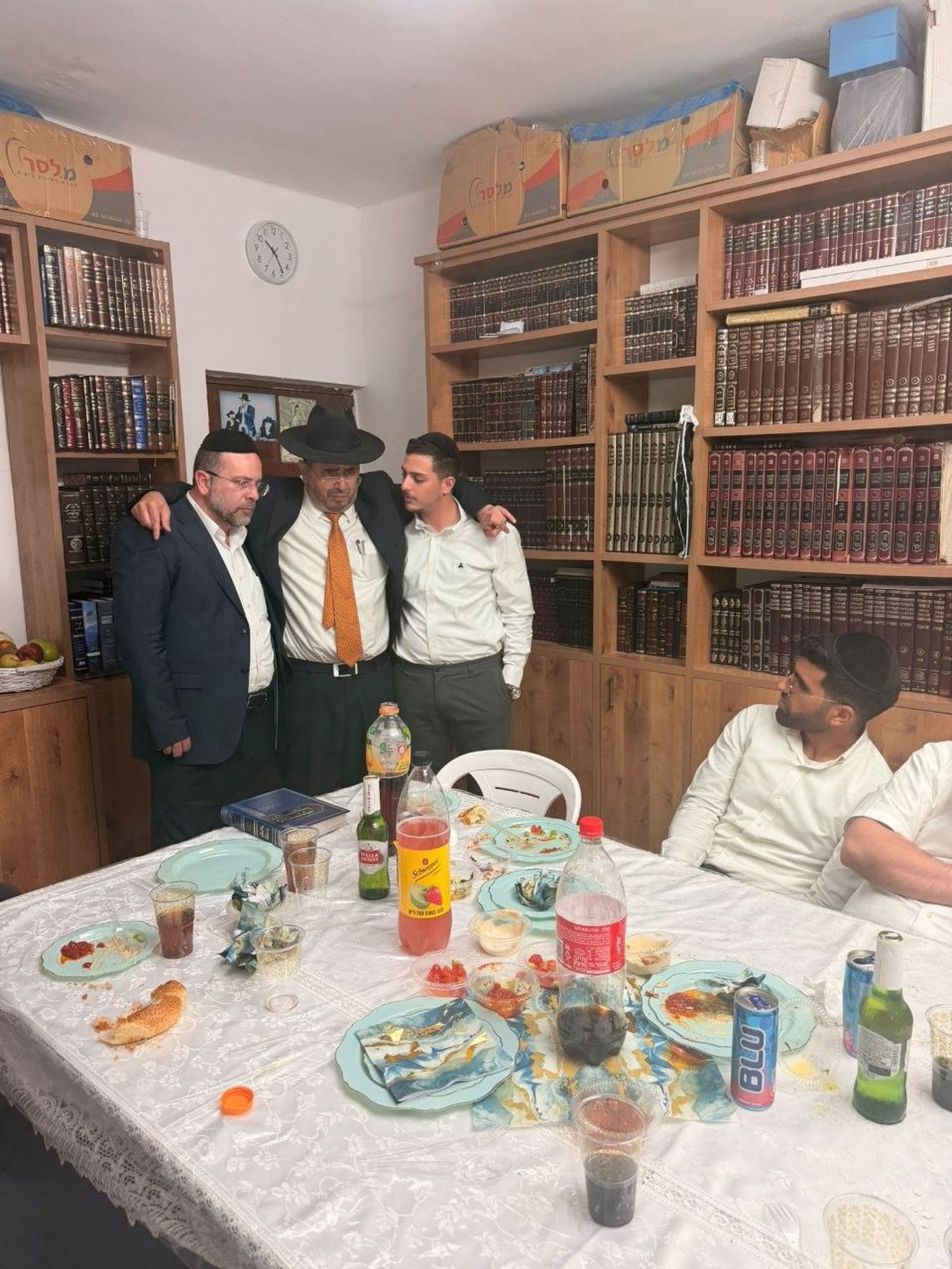 ראש הישיבה התיישב על הרצפה בחתונה | 'זיידל'ע' עם כל התמונות, הנייעס והחשיפות של השבוע