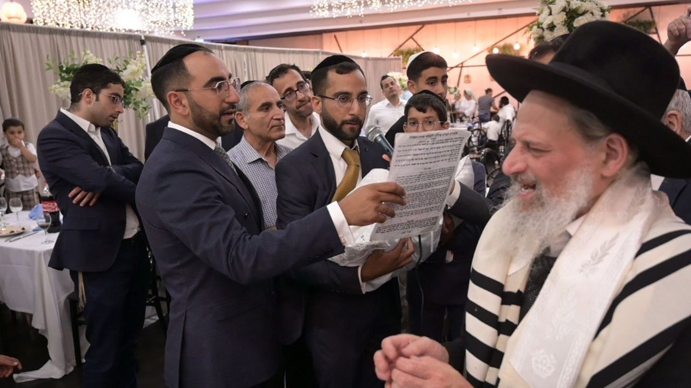 ראש הישיבה התיישב על הרצפה בחתונה | 'זיידל'ע' עם כל התמונות, הנייעס והחשיפות של השבוע