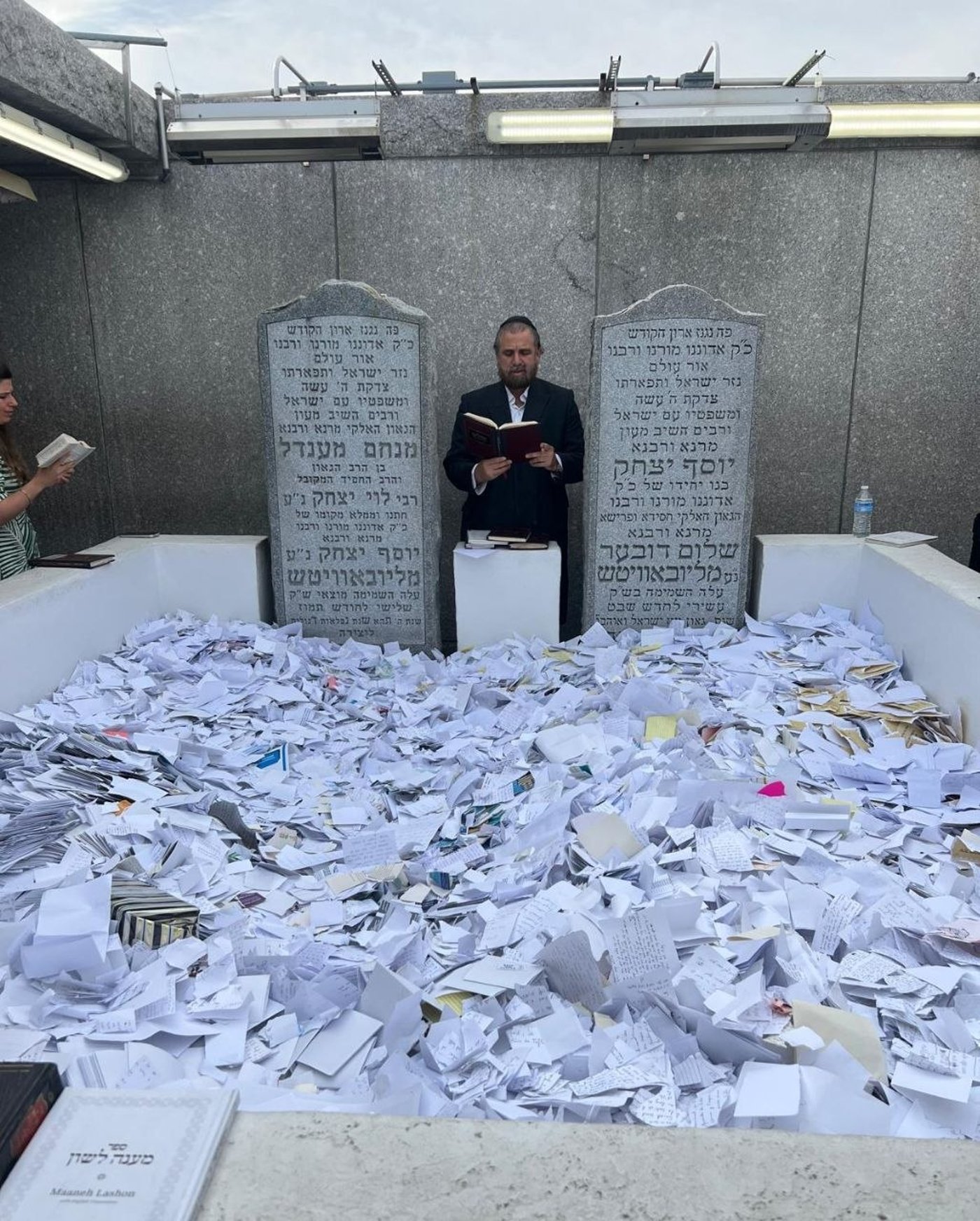 ראש הישיבה התיישב על הרצפה בחתונה | 'זיידל'ע' עם כל התמונות, הנייעס והחשיפות של השבוע