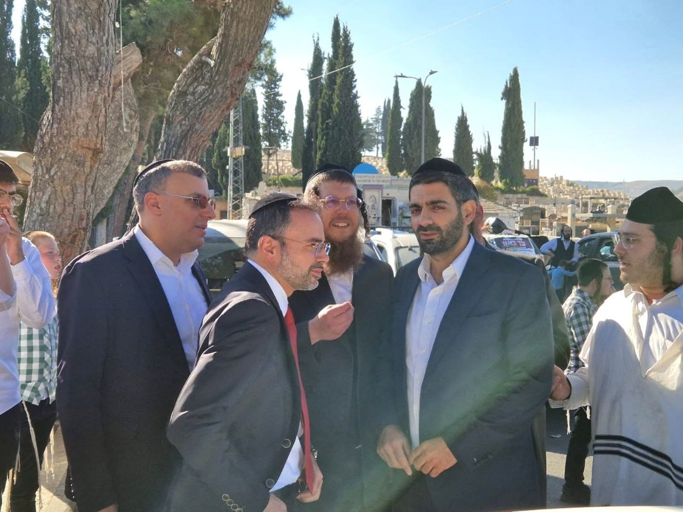ראש הישיבה התיישב על הרצפה בחתונה | 'זיידל'ע' עם כל התמונות, הנייעס והחשיפות של השבוע