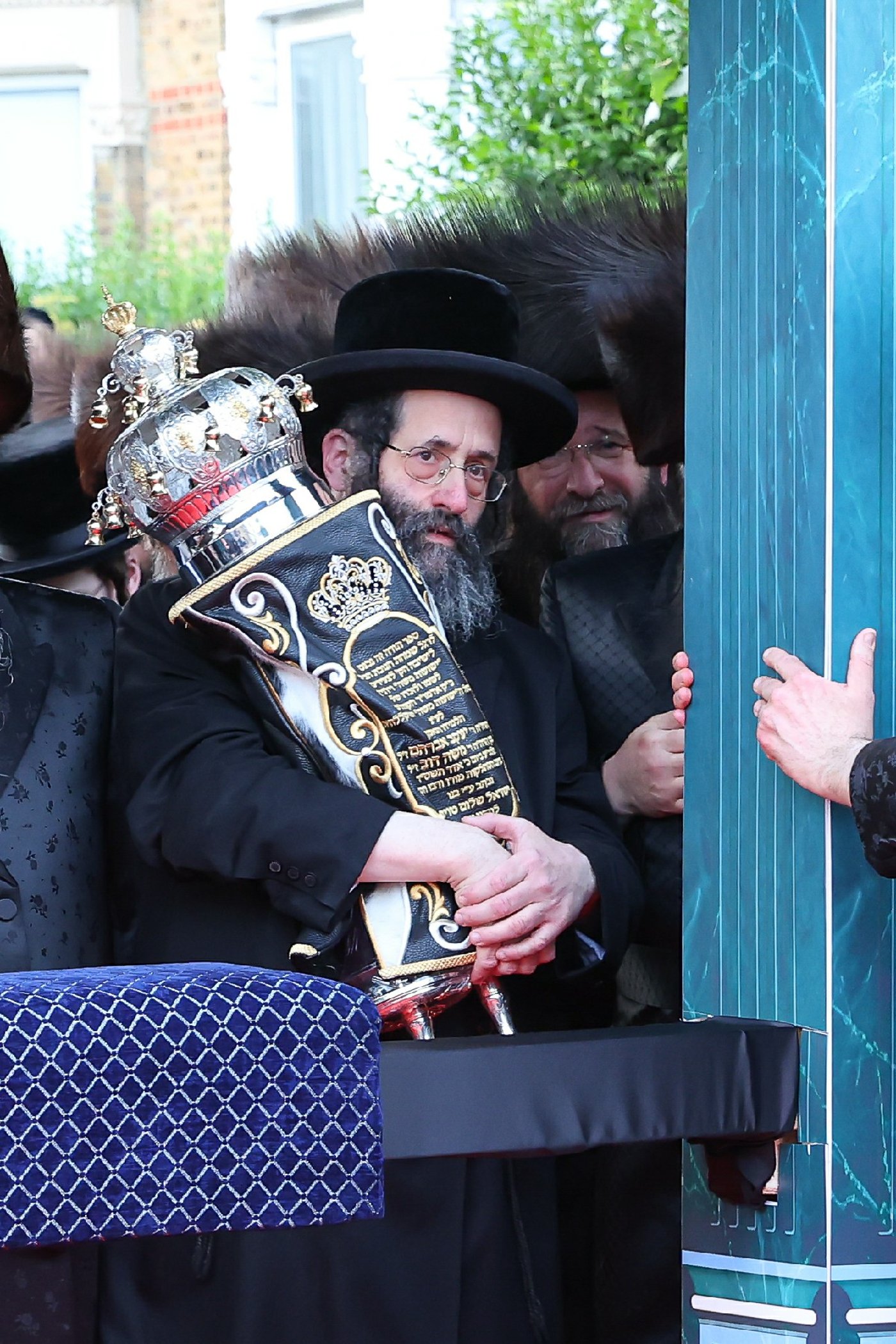חנוכת הבית לבניין ישיבת “ישועות משה” בלונדון והכנסת ספר תורה