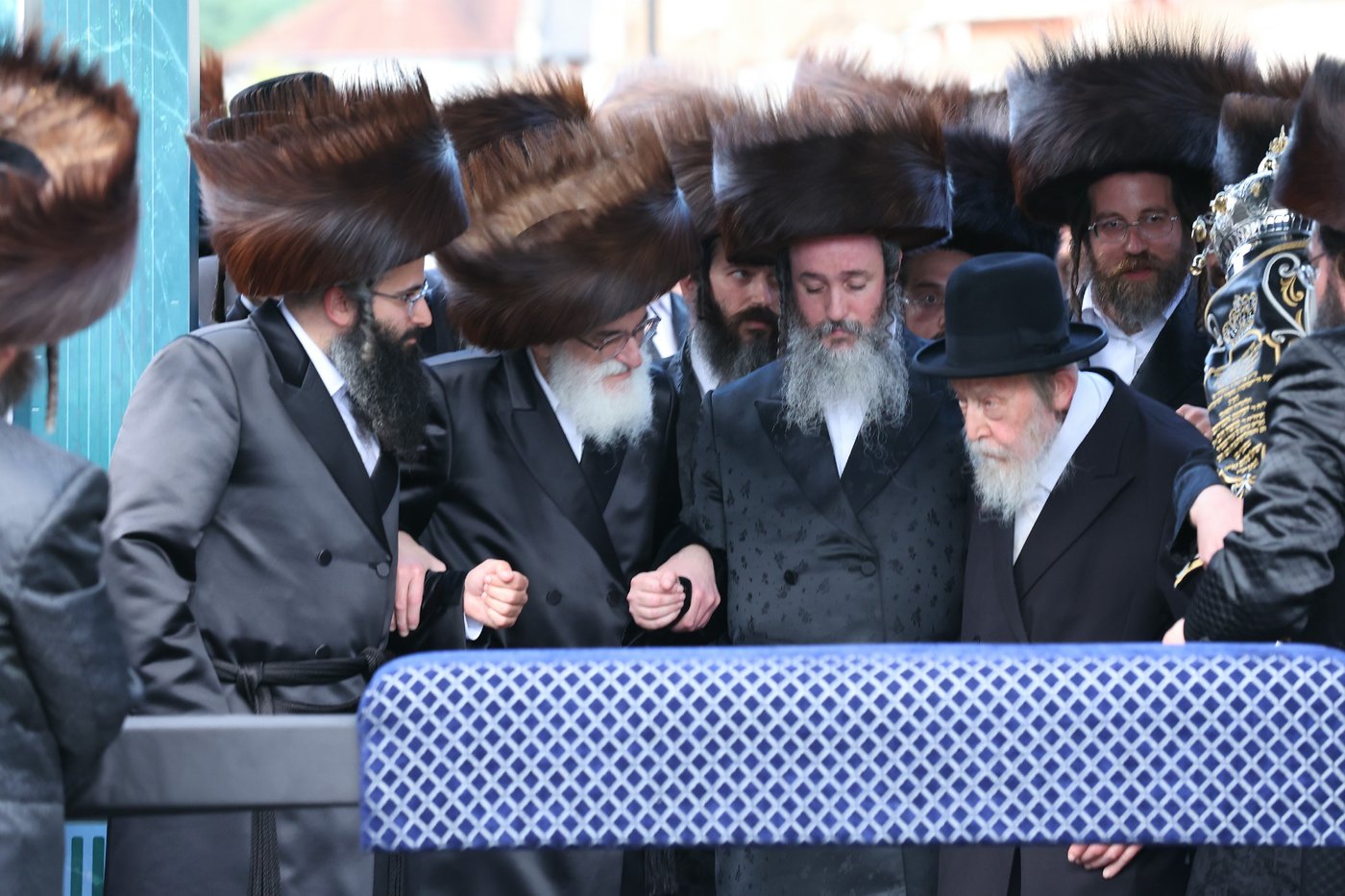 חנוכת הבית לבניין ישיבת “ישועות משה” בלונדון והכנסת ספר תורה