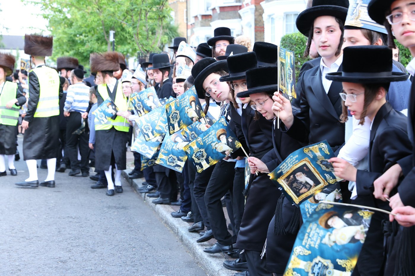 חנוכת הבית לבניין ישיבת “ישועות משה” בלונדון והכנסת ספר תורה