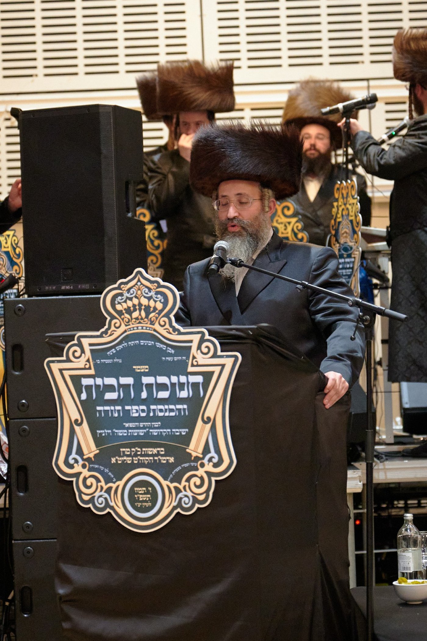 חנוכת הבית לבניין ישיבת “ישועות משה” בלונדון והכנסת ספר תורה