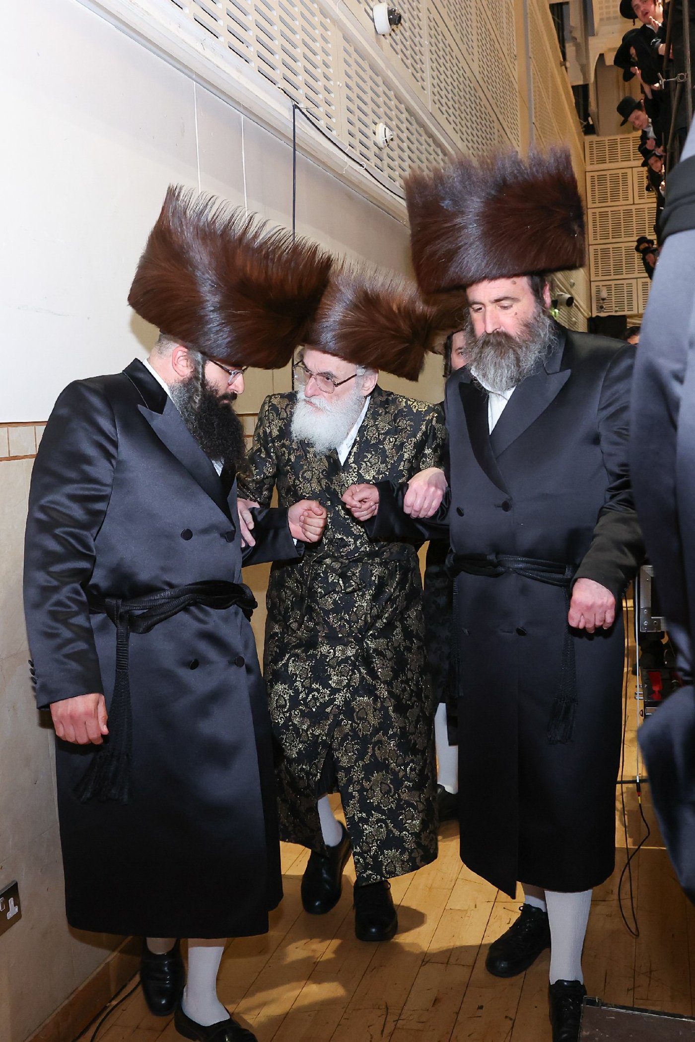חנוכת הבית לבניין ישיבת “ישועות משה” בלונדון והכנסת ספר תורה