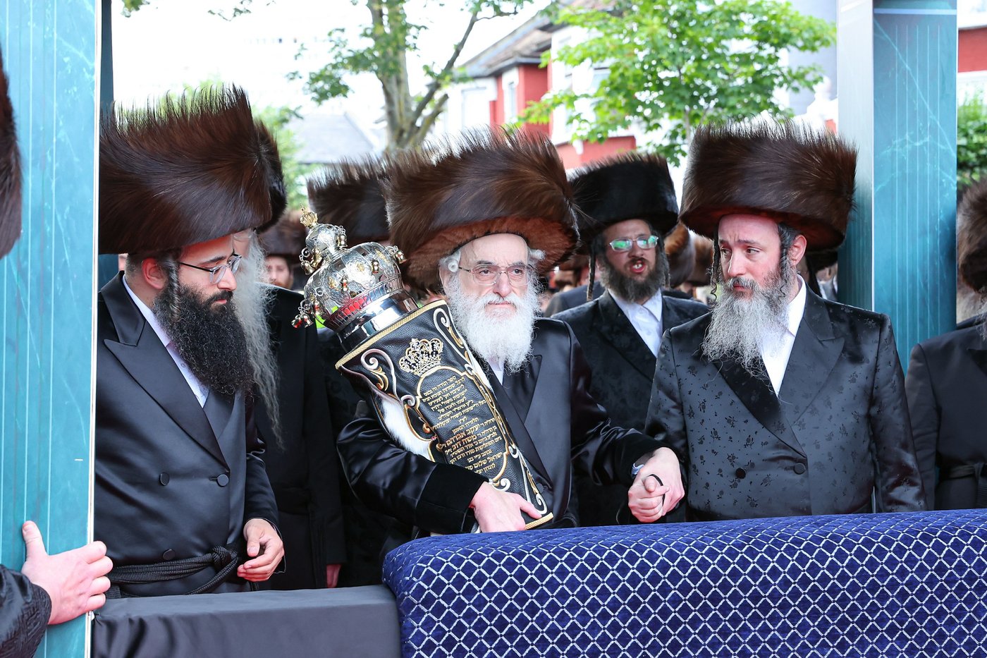 חנוכת הבית לבניין ישיבת “ישועות משה” בלונדון והכנסת ספר תורה