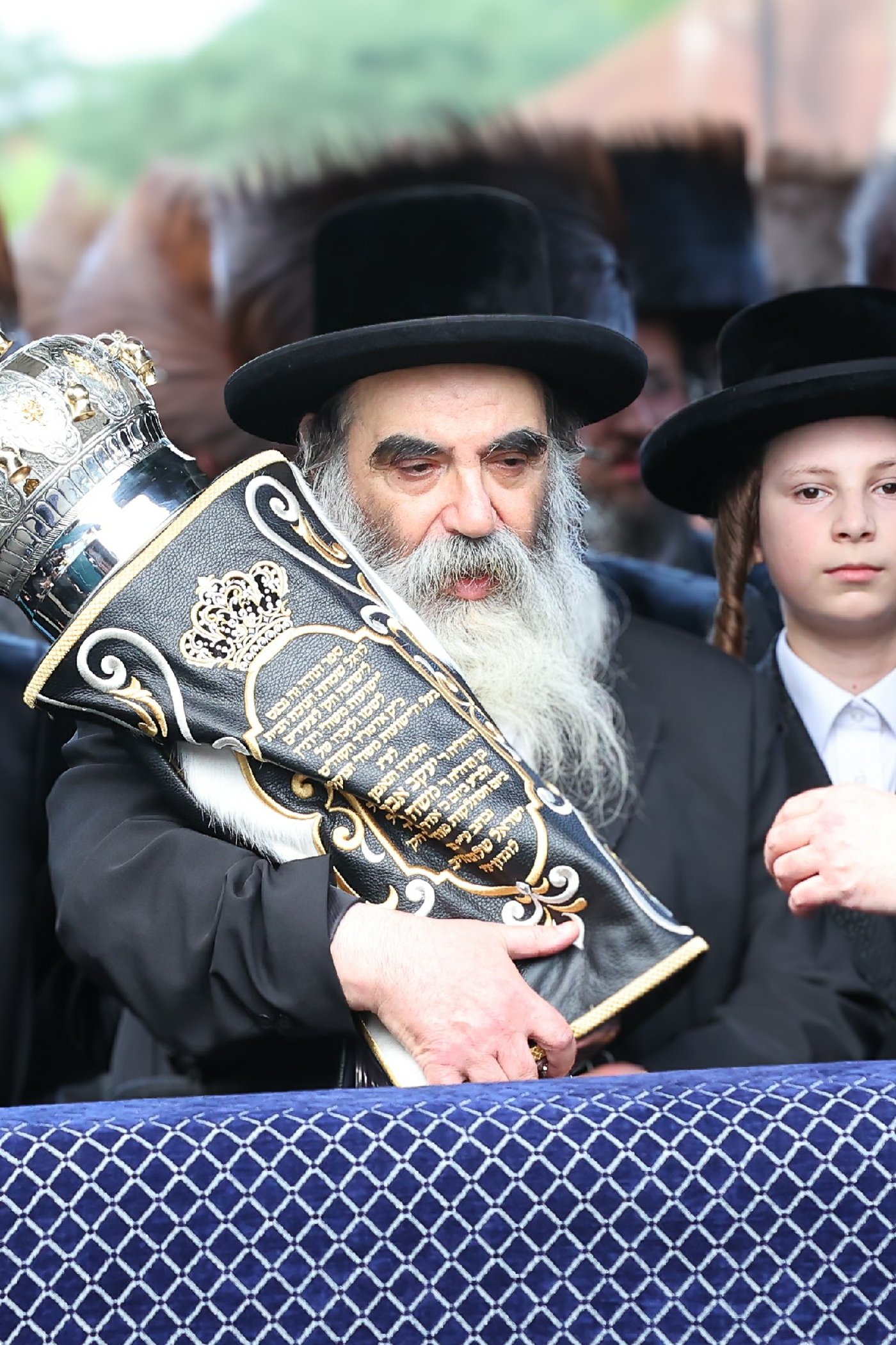 חנוכת הבית לבניין ישיבת “ישועות משה” בלונדון והכנסת ספר תורה