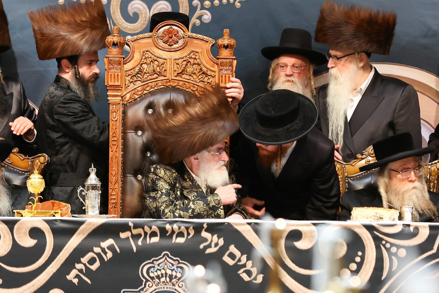 חנוכת הבית לבניין ישיבת “ישועות משה” בלונדון והכנסת ספר תורה