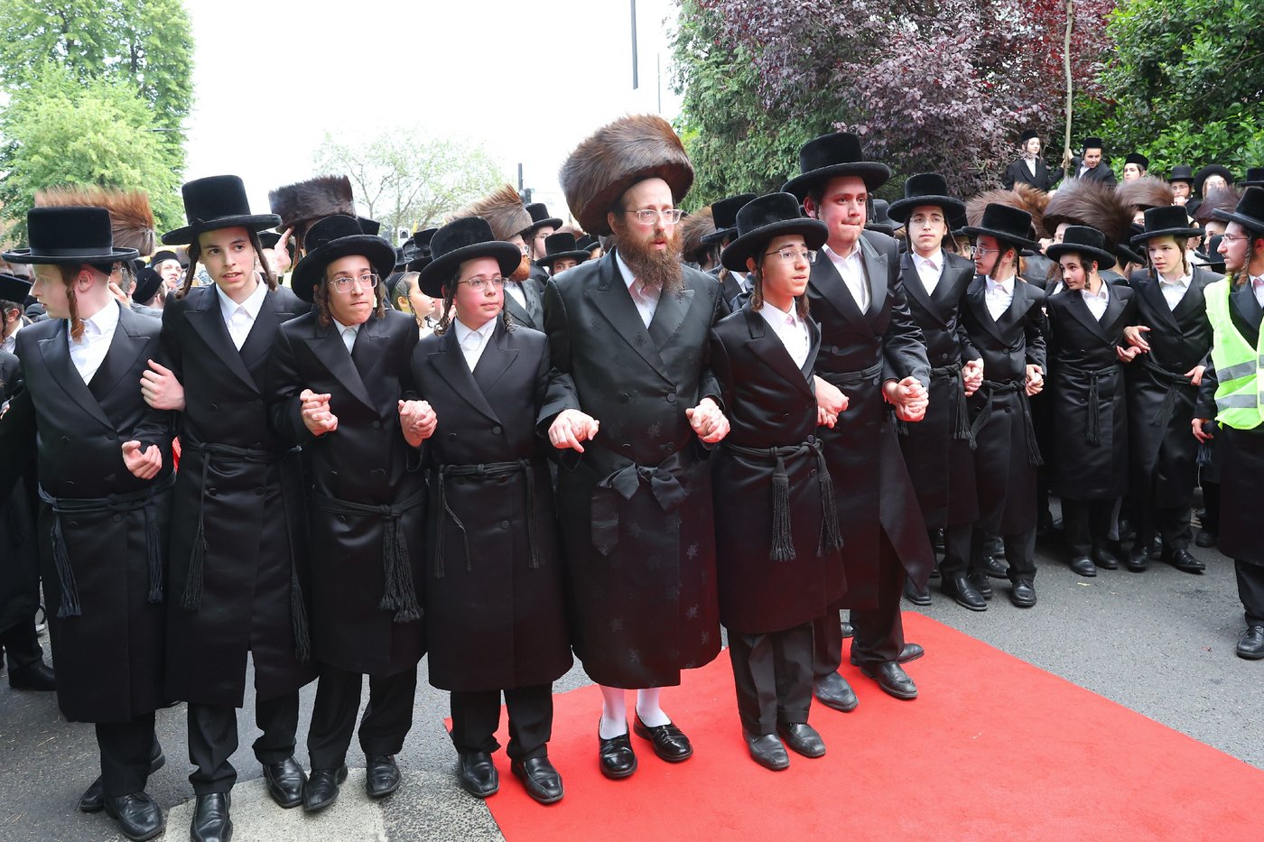 חנוכת הבית לבניין ישיבת “ישועות משה” בלונדון והכנסת ספר תורה