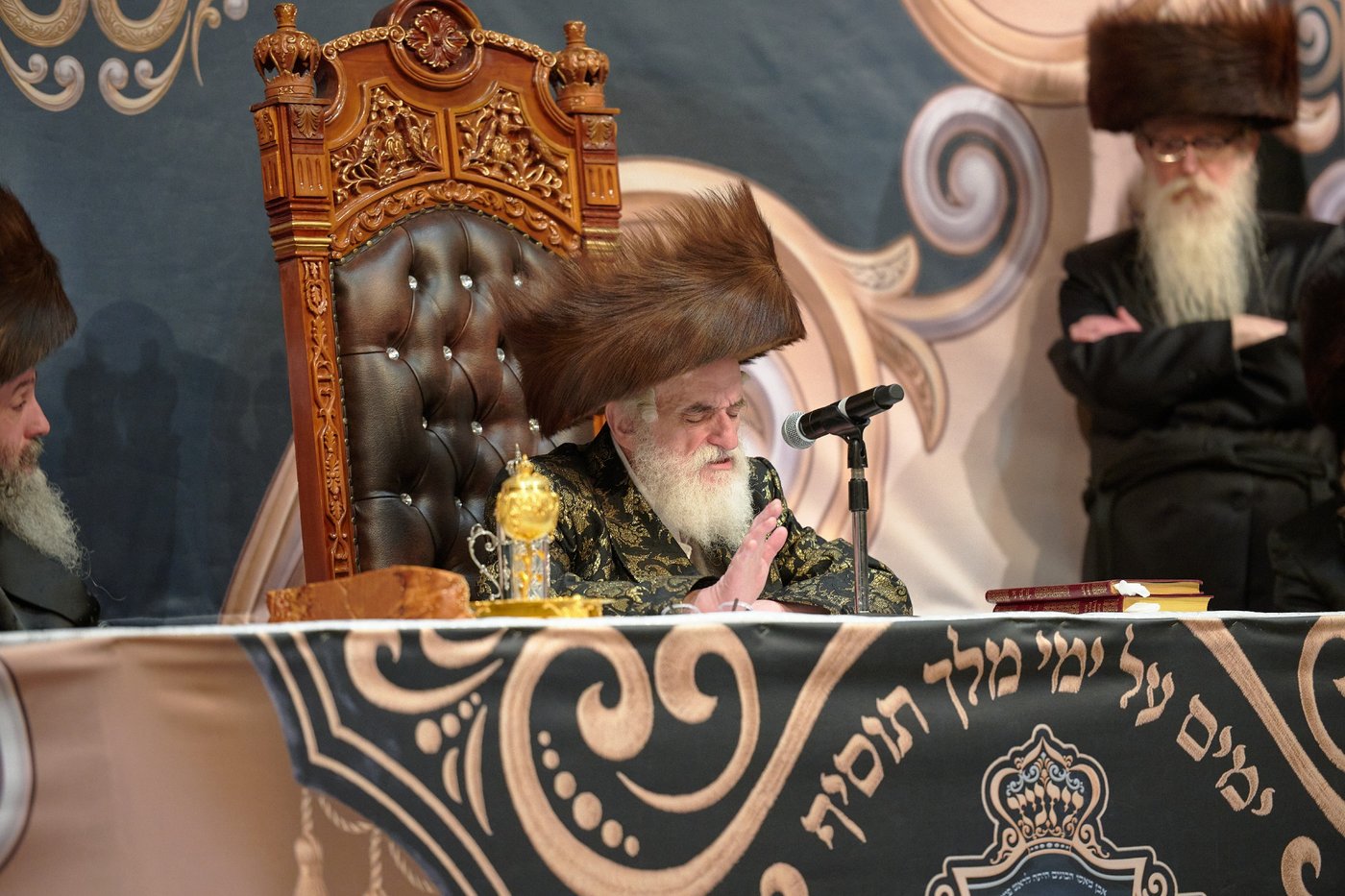 חנוכת הבית לבניין ישיבת “ישועות משה” בלונדון והכנסת ספר תורה