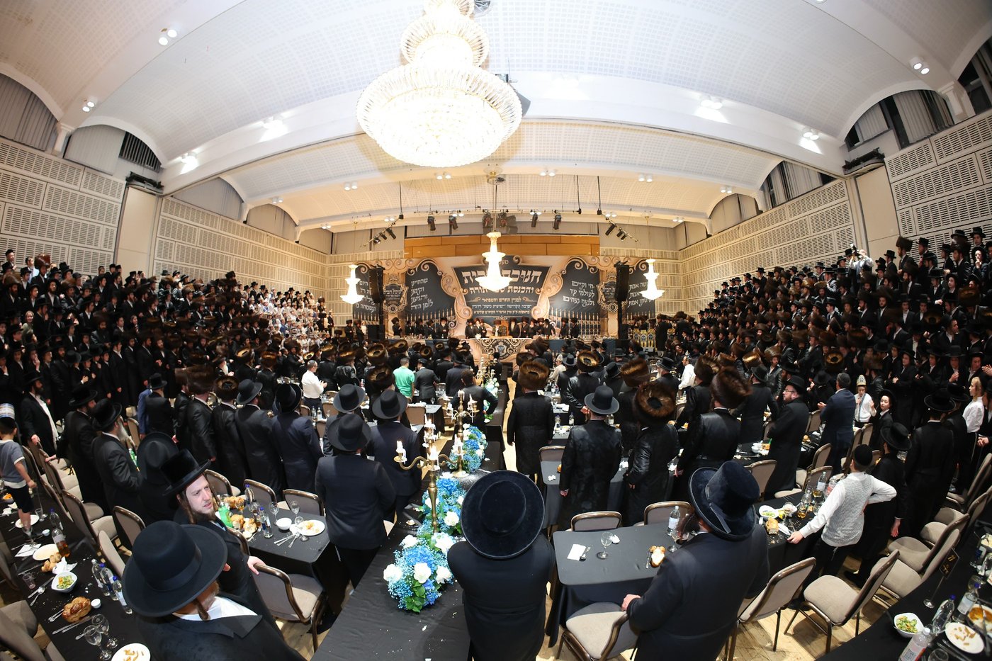 חנוכת הבית לבניין ישיבת “ישועות משה” בלונדון והכנסת ספר תורה