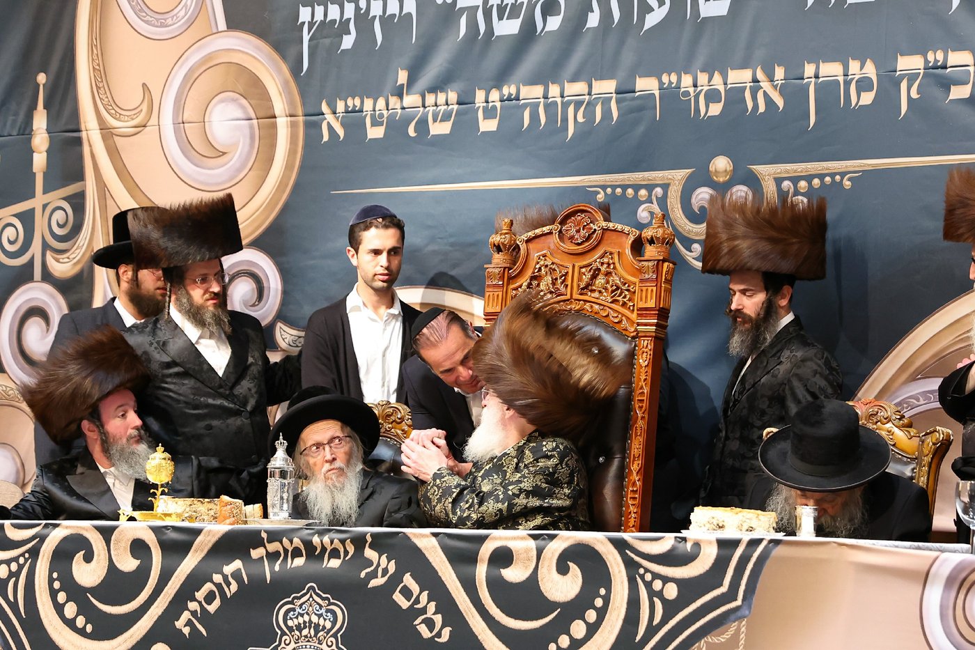 חנוכת הבית לבניין ישיבת “ישועות משה” בלונדון והכנסת ספר תורה