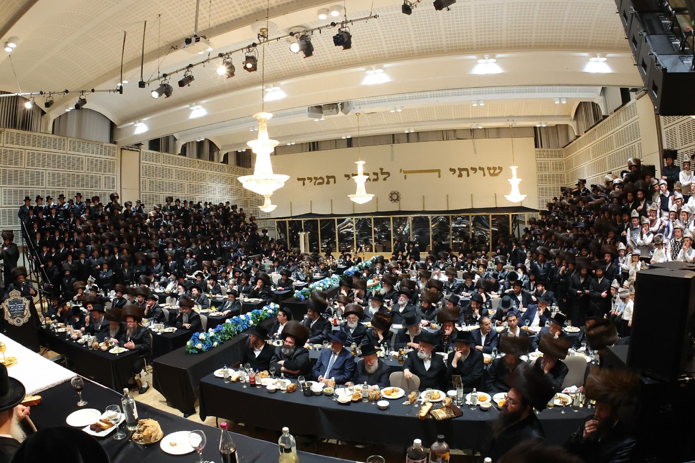 חנוכת הבית לבניין ישיבת “ישועות משה” בלונדון והכנסת ספר תורה