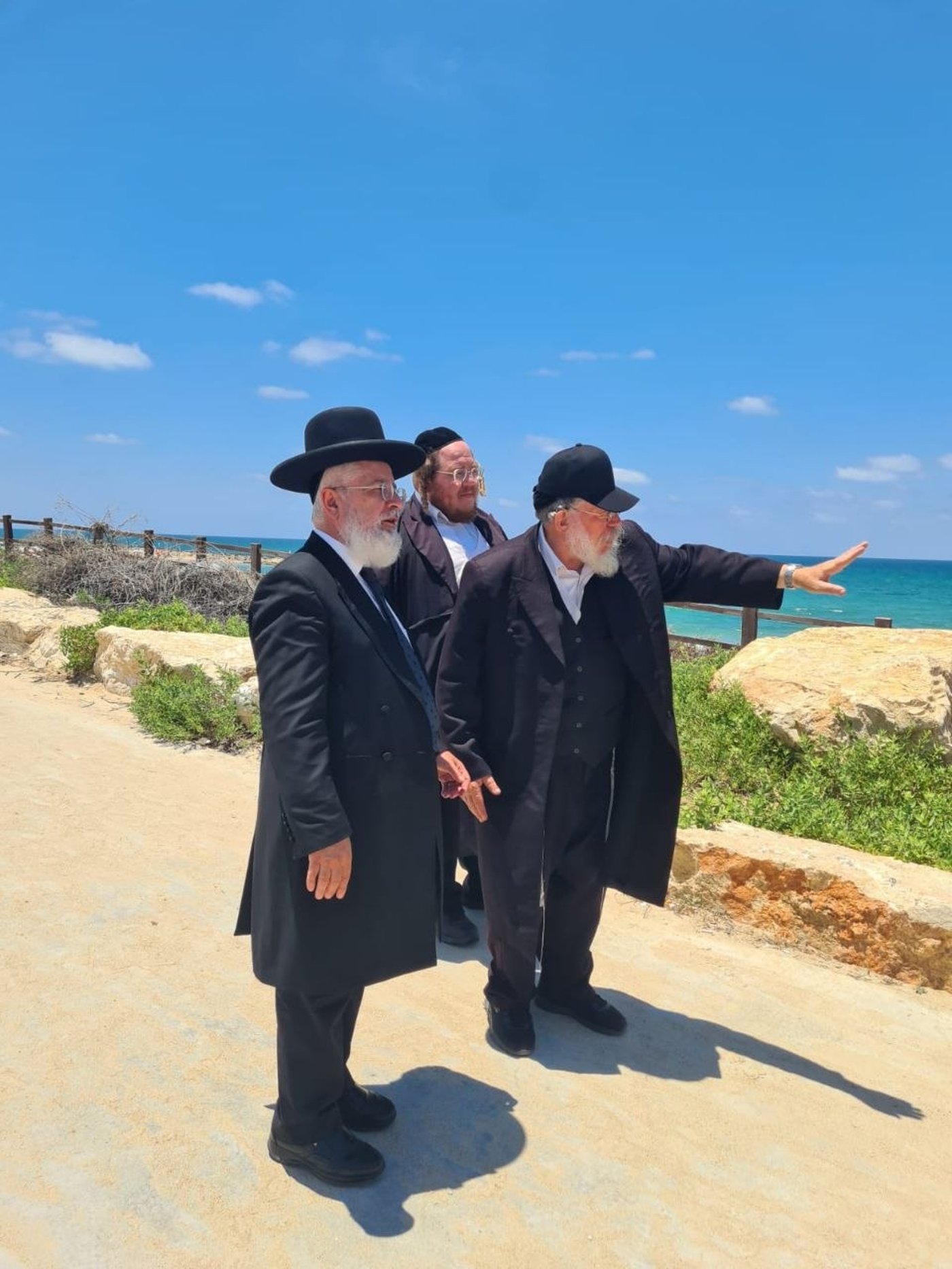 ראש הישיבה התיישב על הרצפה בחתונה | 'זיידל'ע' עם כל התמונות, הנייעס והחשיפות של השבוע